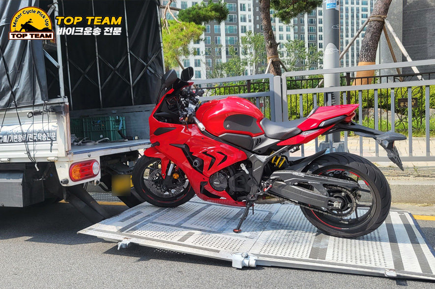 혼다의 미들급 스포츠 바이크 CBR650R 중고 거래 현장